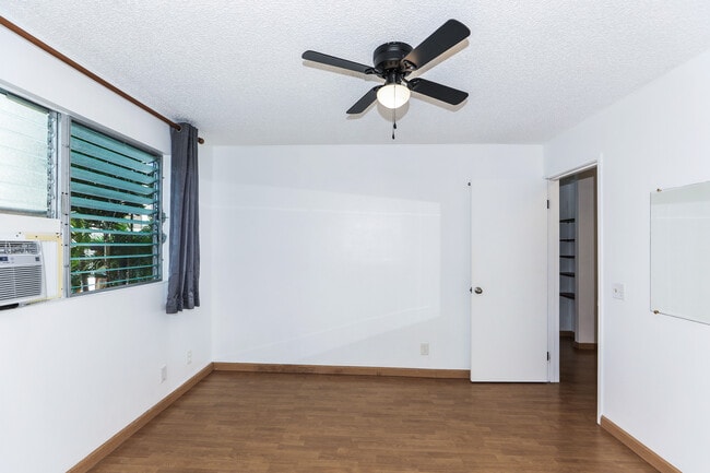 Building Photo - 350 Aoloa St