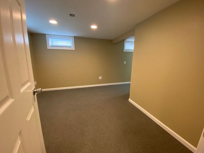 Building Photo - 3 Bedroom Home in South Fargo
