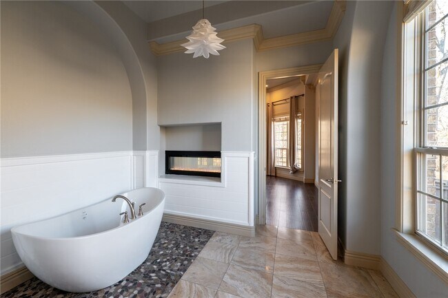 Building Photo - 5106 S Sloan Cir