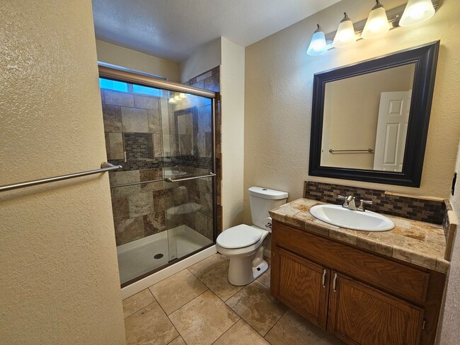 Building Photo - Large 4 bedroom two story in east Modesto!