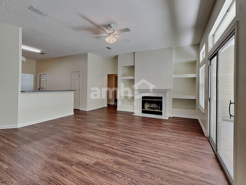 Building Photo - 5682 Shady Pine St S