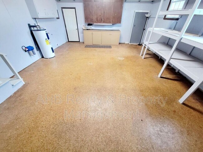 Building Photo - 2404 Blanche Dr