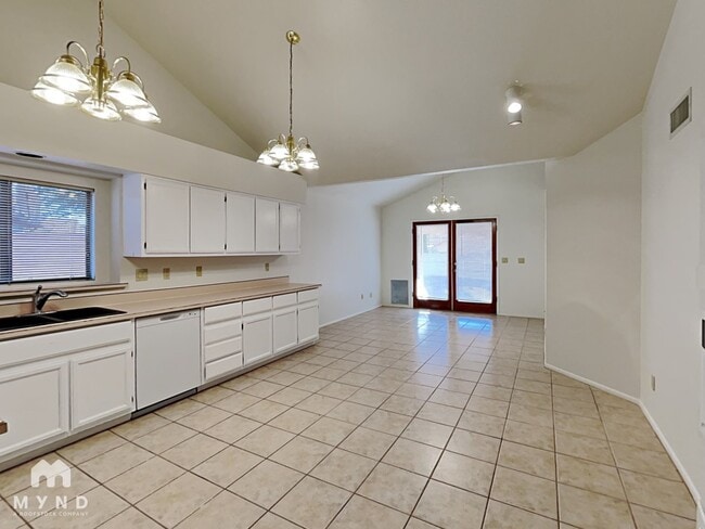 Building Photo - 10487 N Fairway Vista Ln