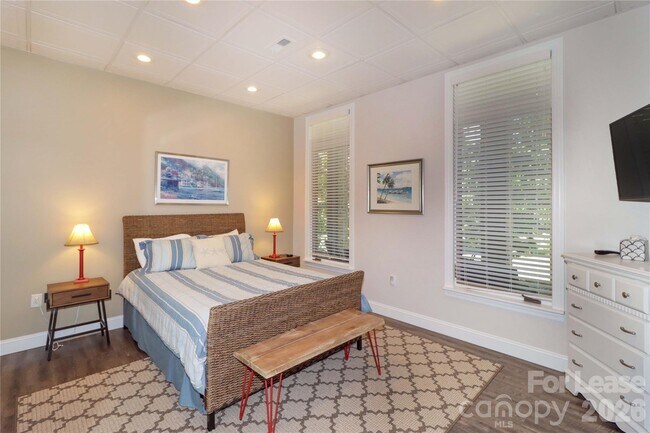 Building Photo - 111 Farmington Ln