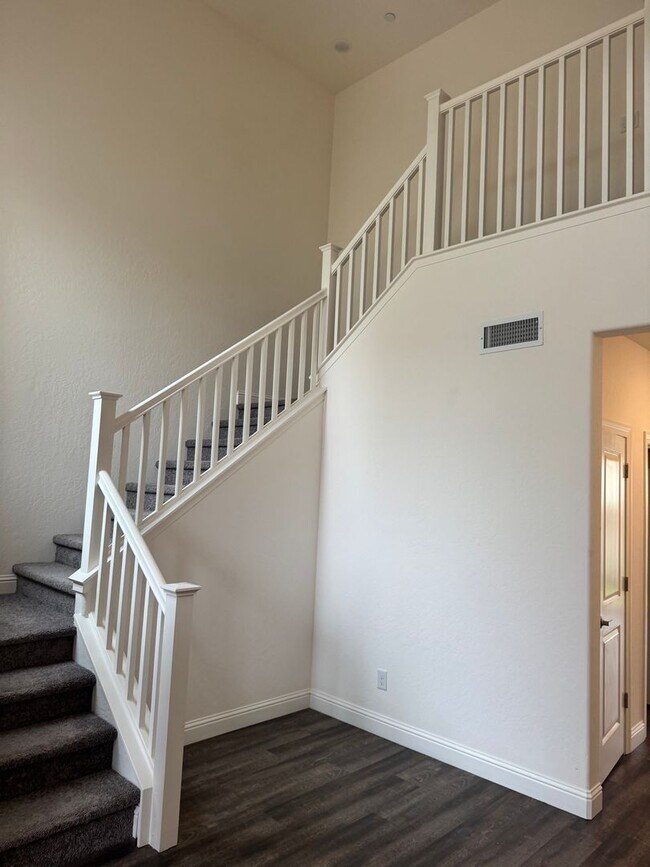 Building Photo - Single Family Home