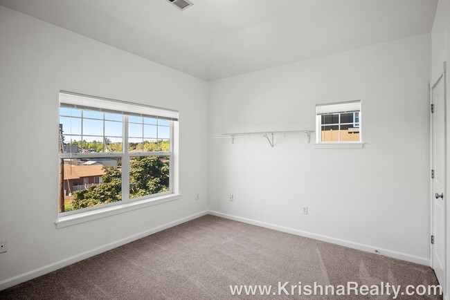 Building Photo - Spectacular 3BD* 2.5 BA* Condo*by Nike Wor...