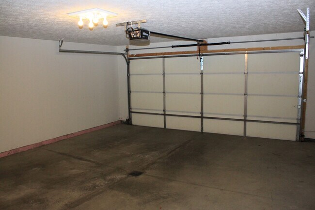 Building Photo - Located in the Detroit-Shoreway Area