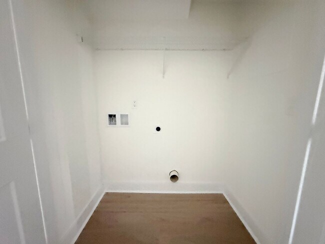 Building Photo - Spacious 4-Bedroom Townhome at Highbury + Summer Special