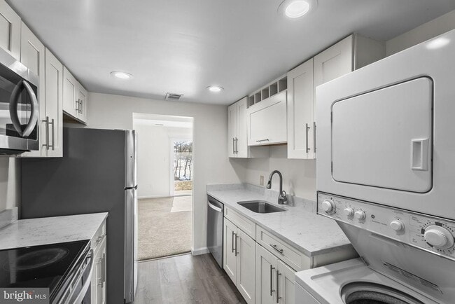 Building Photo - 2108 Monaghan Dr