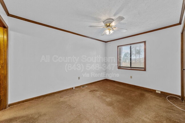 Building Photo - 305 Resort Dr