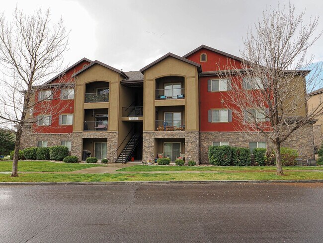 Building Photo - 3 Bedroom, 2 Bathroom Condo