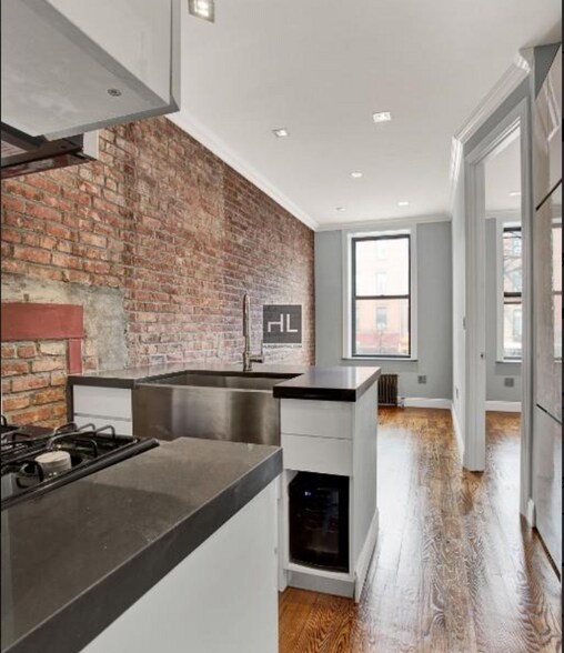 Building Photo - First Avenue