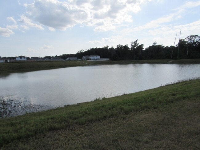 Building Photo - 2300 Plantation Dr