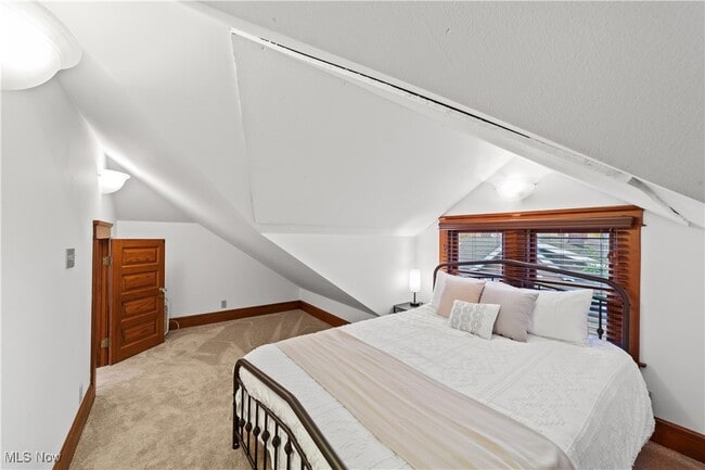 Building Photo - 19 4th