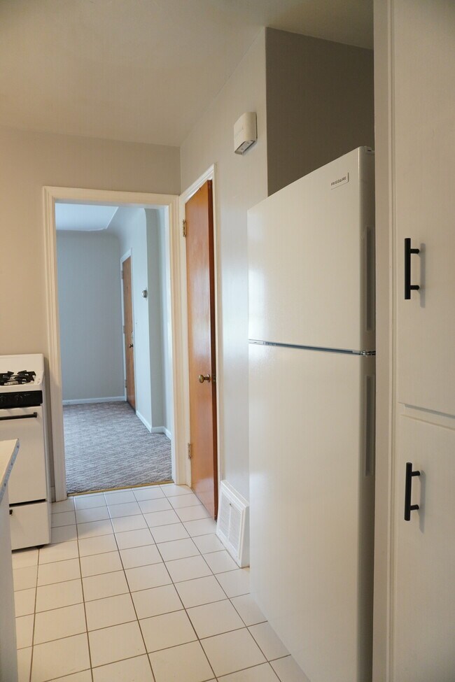 Building Photo - 425