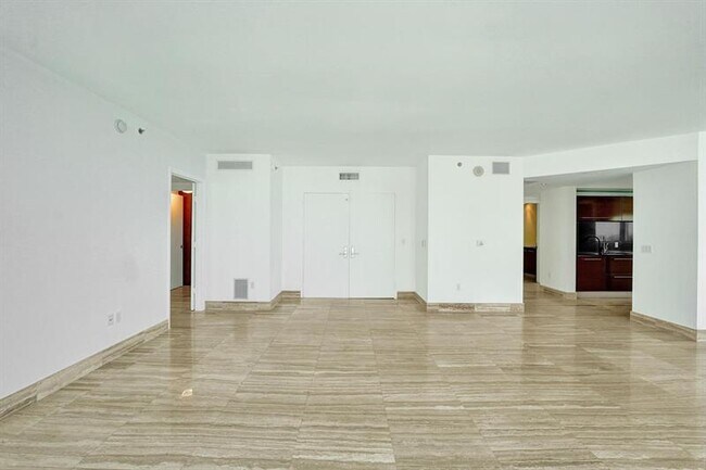 Building Photo - 101 S Fort Lauderdale Beach Blvd