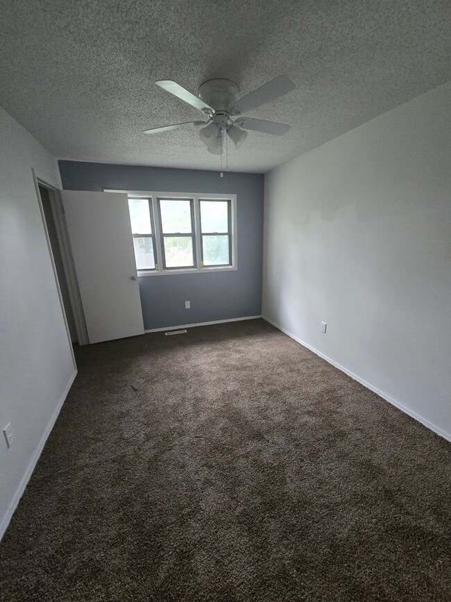 Building Photo - 3 bed 1 bath with partially finished basem...