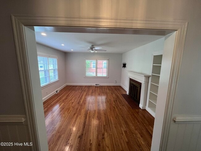 Building Photo - 2417 Slay Dr