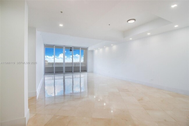 Building Photo - 848 Brickell Key Dr