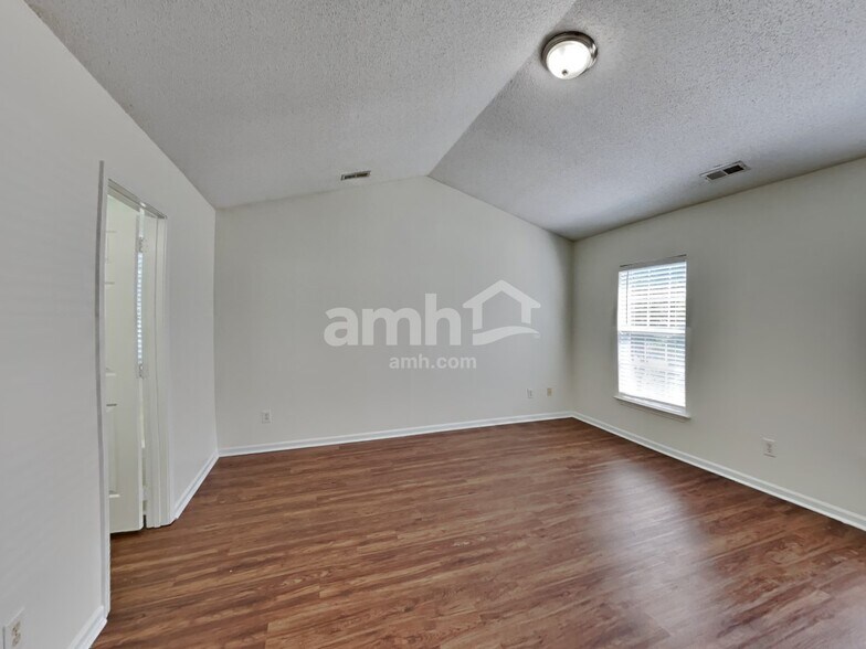 Building Photo - 15010 Ashlight Dr
