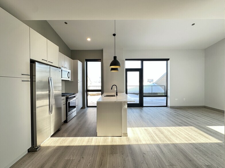 Building Photo - 2155 N Elston Ave