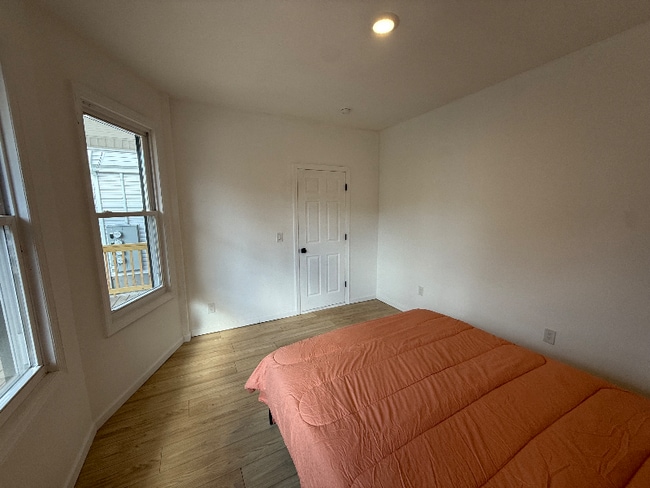 Building Photo - 32 Palm St