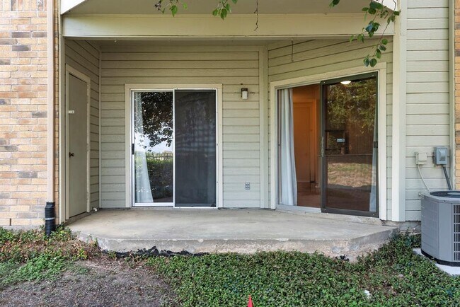 Building Photo - 2450 Wickersham Ln