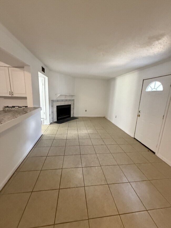 Building Photo - 4860 Chesterwood Ct
