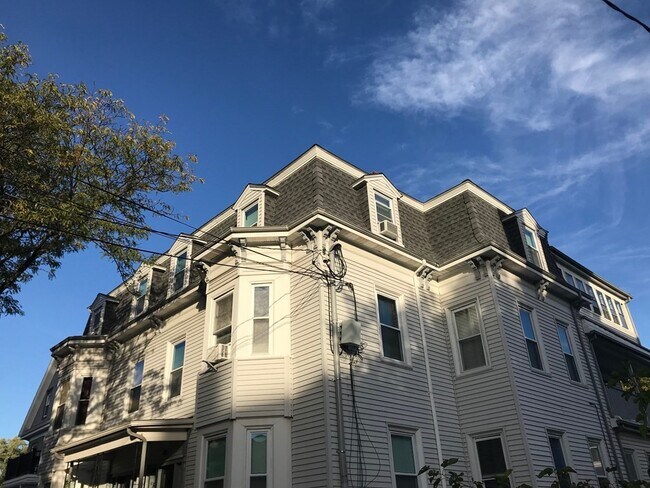 Building Photo - 54 College Ave