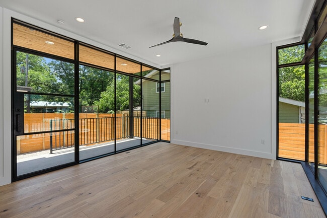 Building Photo - 909 Payne Ave