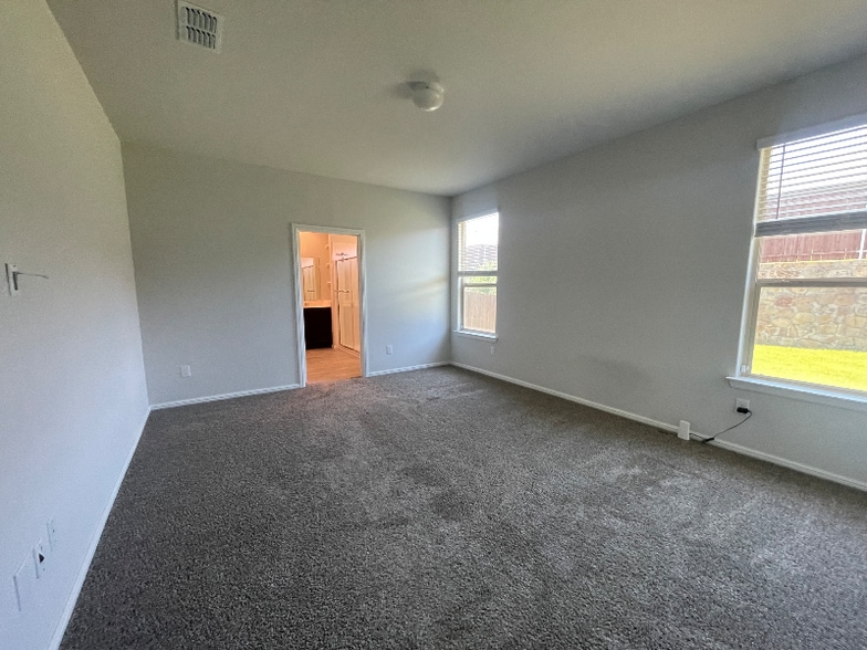 Building Photo - 9641 Cherryville Rd