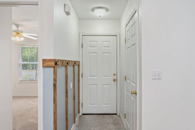 Building Photo - 2955 Sholtz Ave