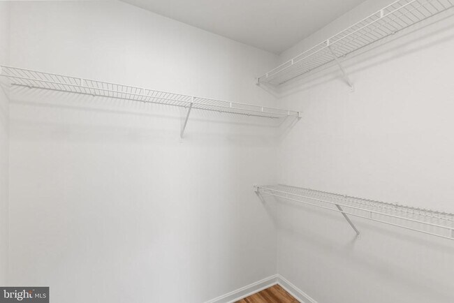 Building Photo - 2372 Woodland Pond Ln