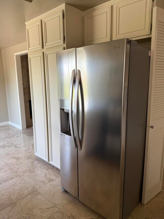Building Photo - 44299 Capri Ct