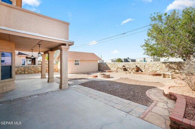 Building Photo - 695 Paseo del Mar Dr