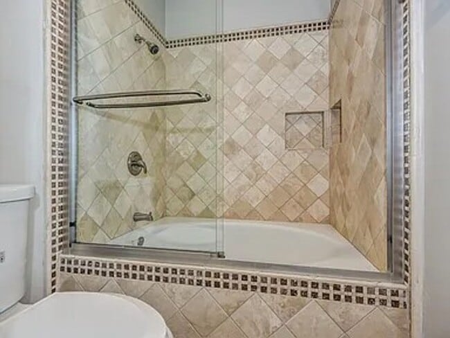 Building Photo - 10 Promontory Park