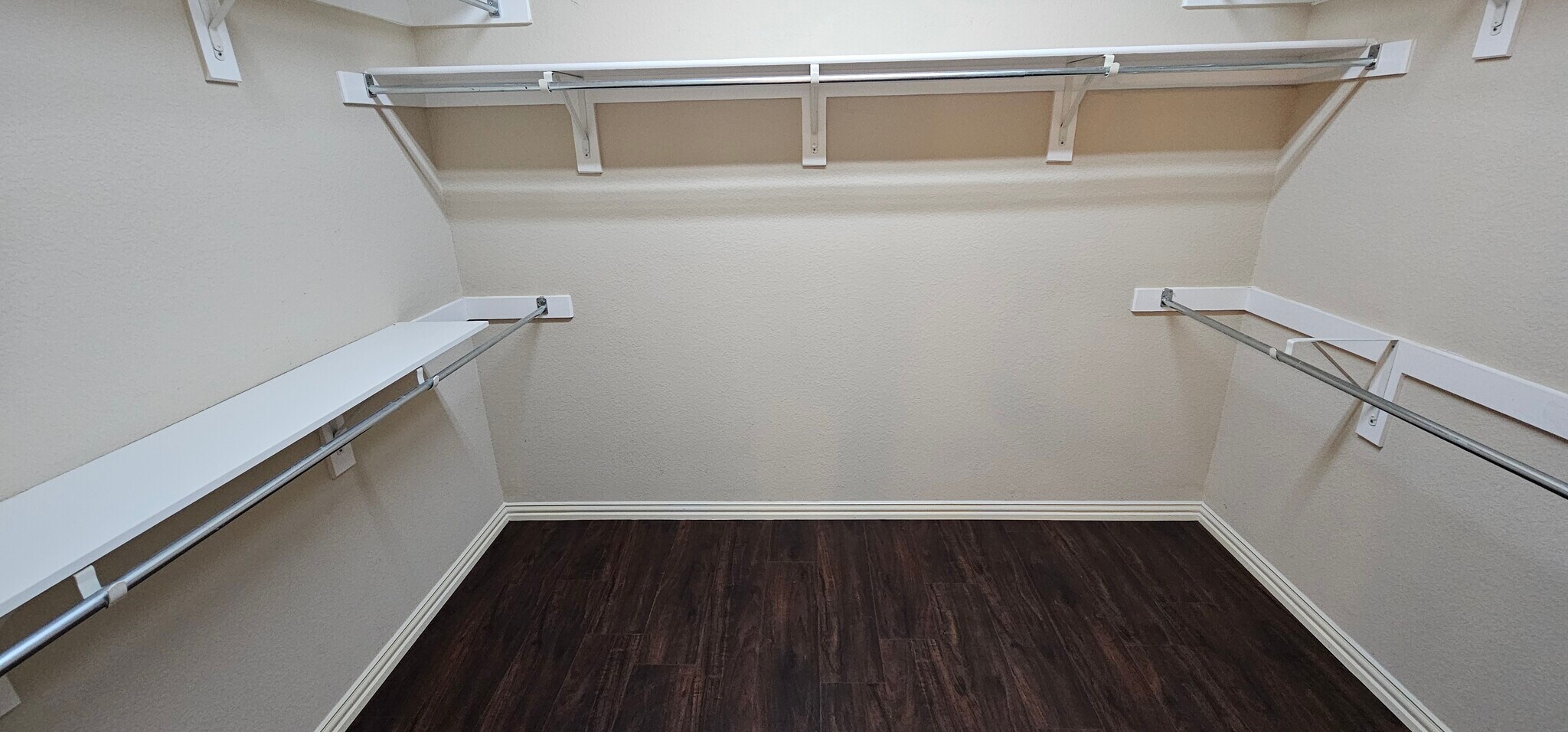 Building Photo - 900 Hidden Springs Ct