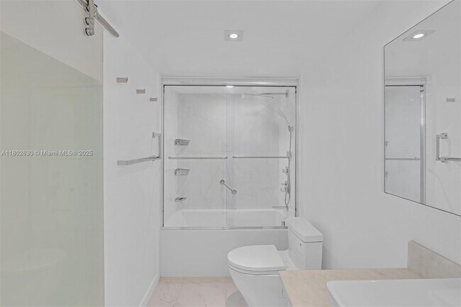 Building Photo - 2500 Parkview Dr