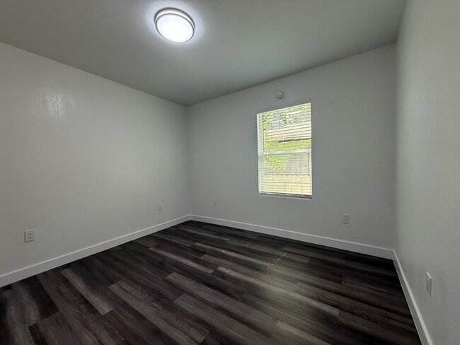 Building Photo - 823 Madison St