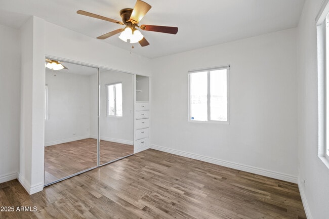 Building Photo - 1729 W Fairmount Ave