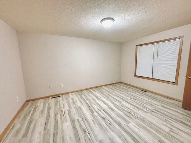 Building Photo - 1040/1044 4th St SE, Forest Lake, MN 55129 (duplex)