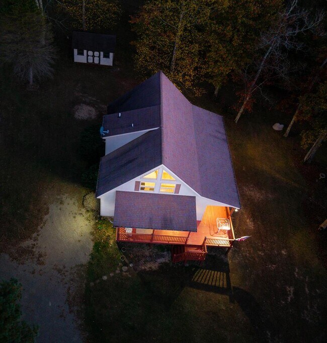 Building Photo - 450 Rhododendron Ln
