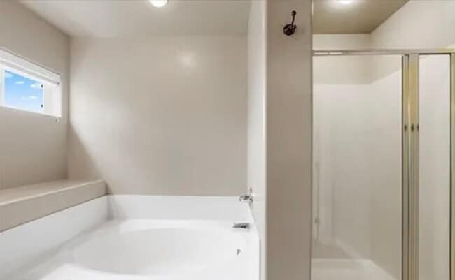 Building Photo - Great Mountain Gate Home 3 bed, 2 1/2 bath home with 2 car garage Property Pros Property Manageme...