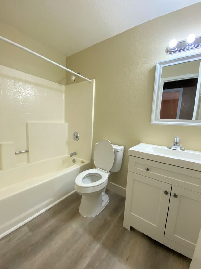 Building Photo - 3-bed, 2-bath, 2-car.  convenient location