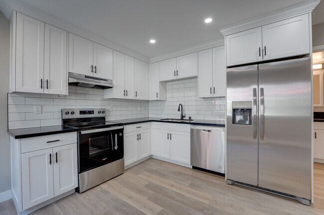 Building Photo - Duplet