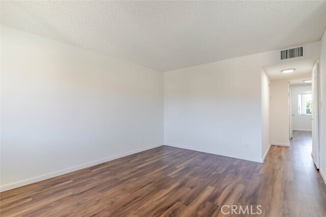 Building Photo - 909 E Chevy Chase Dr