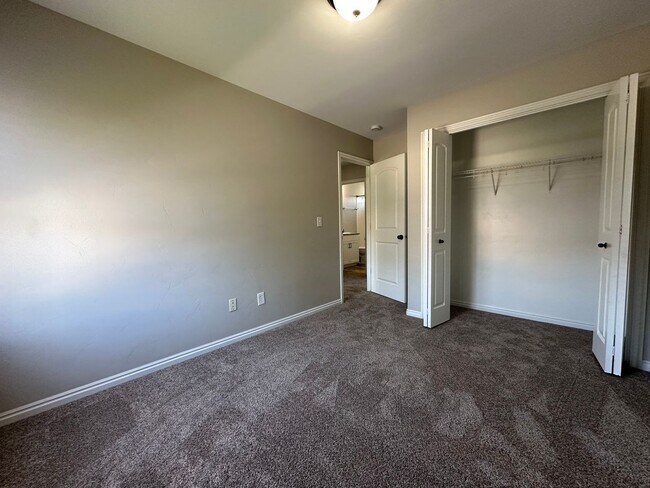 Building Photo - 3528 Newland Loop