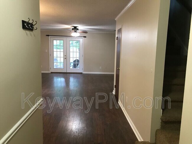 Building Photo - 2412 Deodara Dr