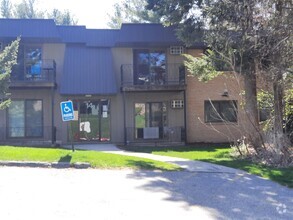 Building Photo - 14 Strawberry Bank Rd