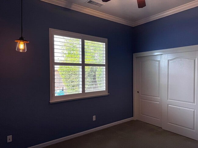 Building Photo - 3257 Lester Ave